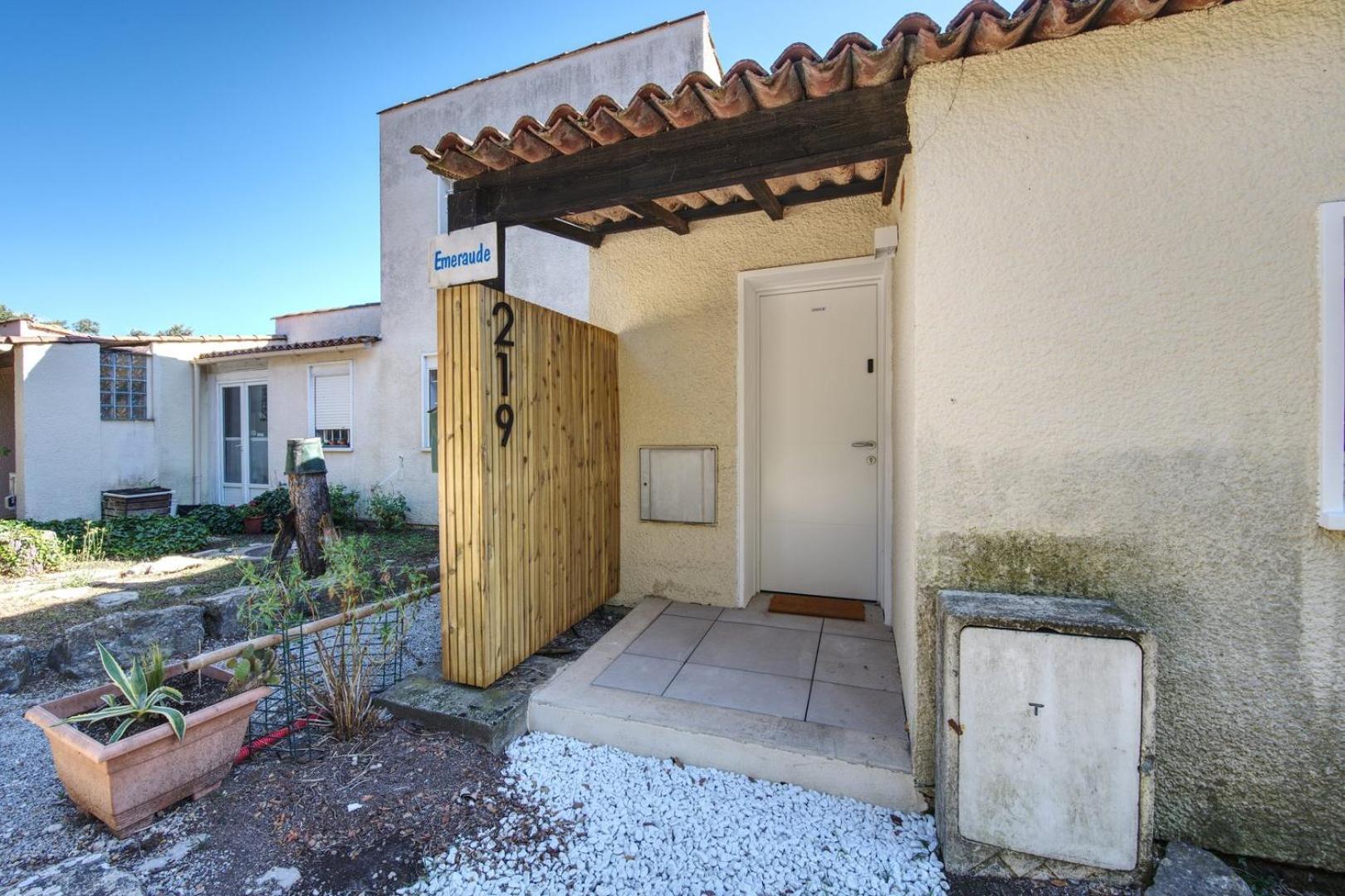 Emeraude ~ Jardin ~ Parking ~ Climatisation * Nîmes